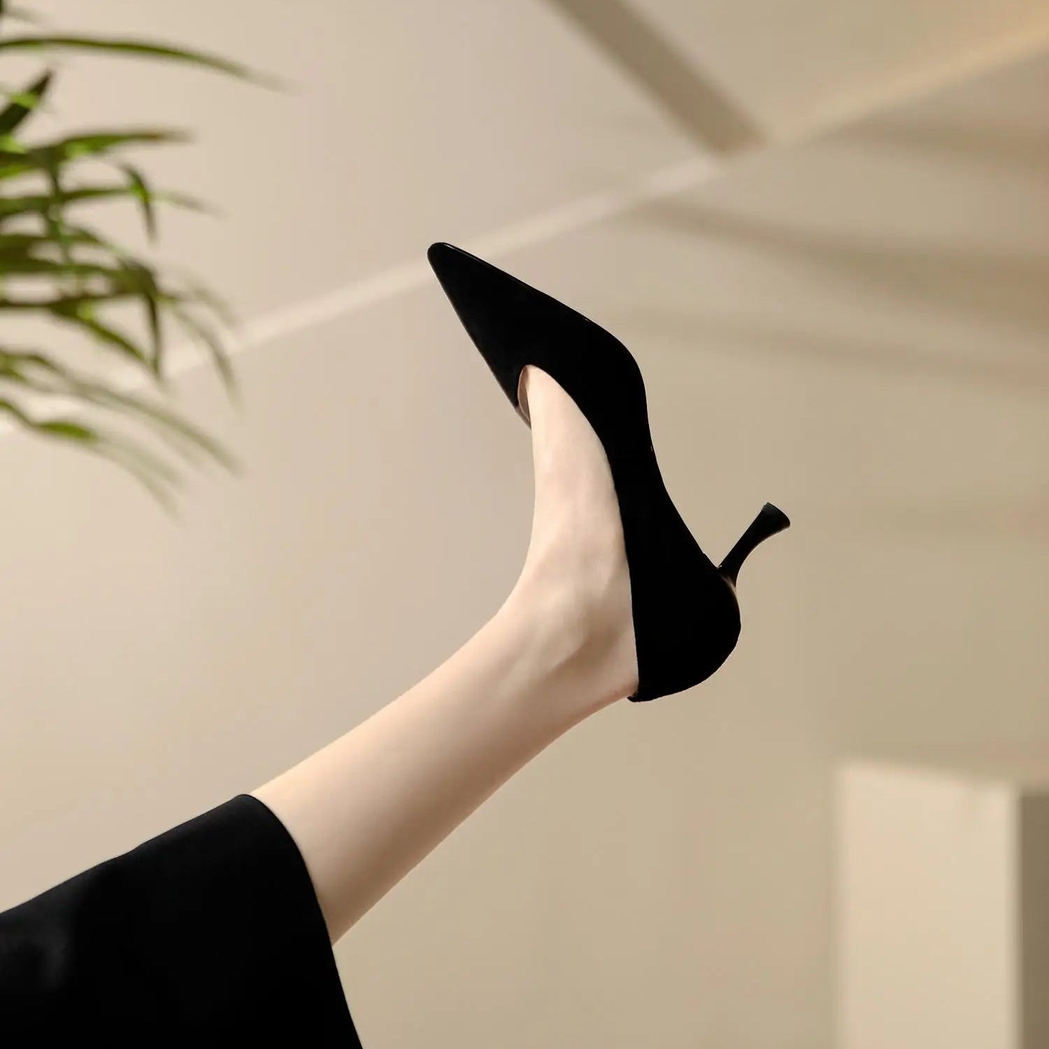 black-suede-kitten-heel-pumps-foot