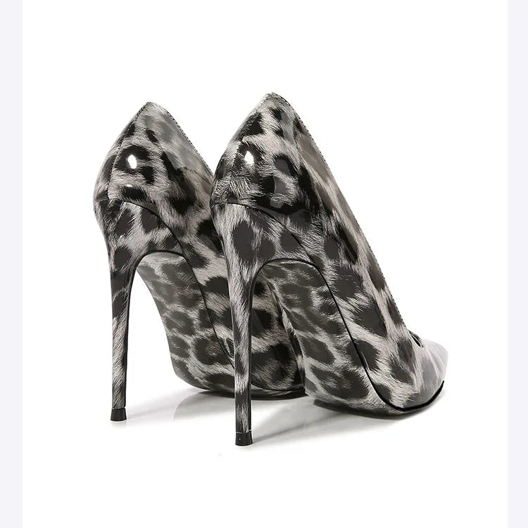 black-and-white-leopard-print-pumps-back