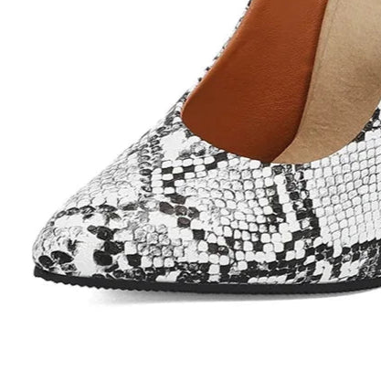 black-and-white-snake-print-heels-pointed-toe