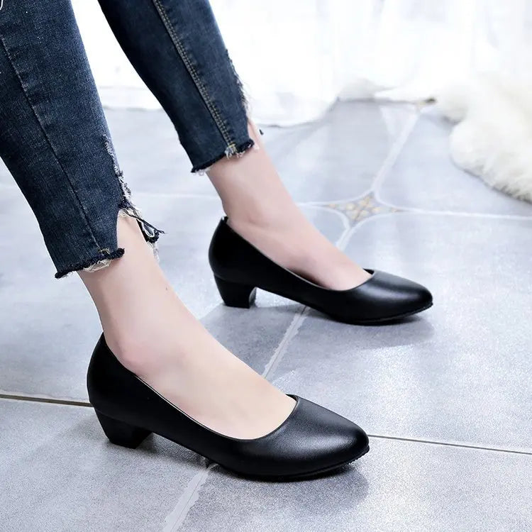 black-low-heel-round-toe-pumps-women