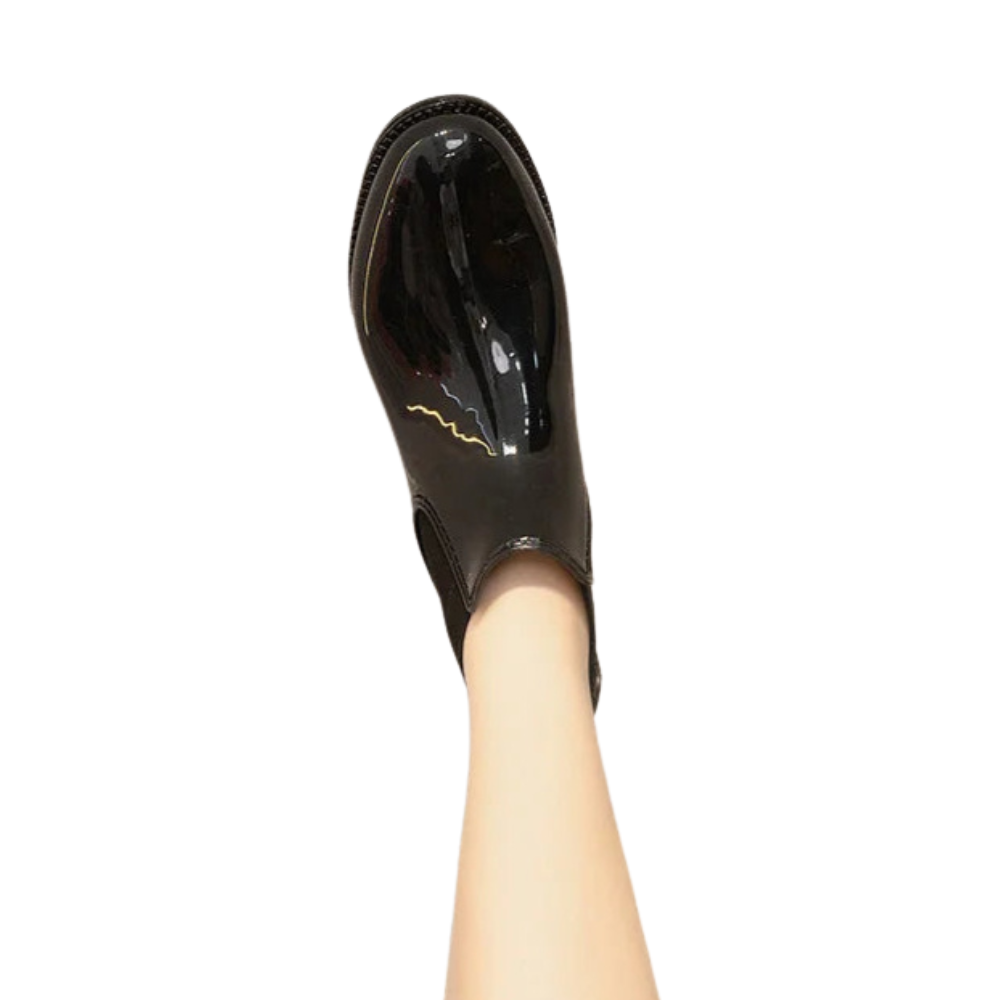 black-low-heel-womens-chelsea-top