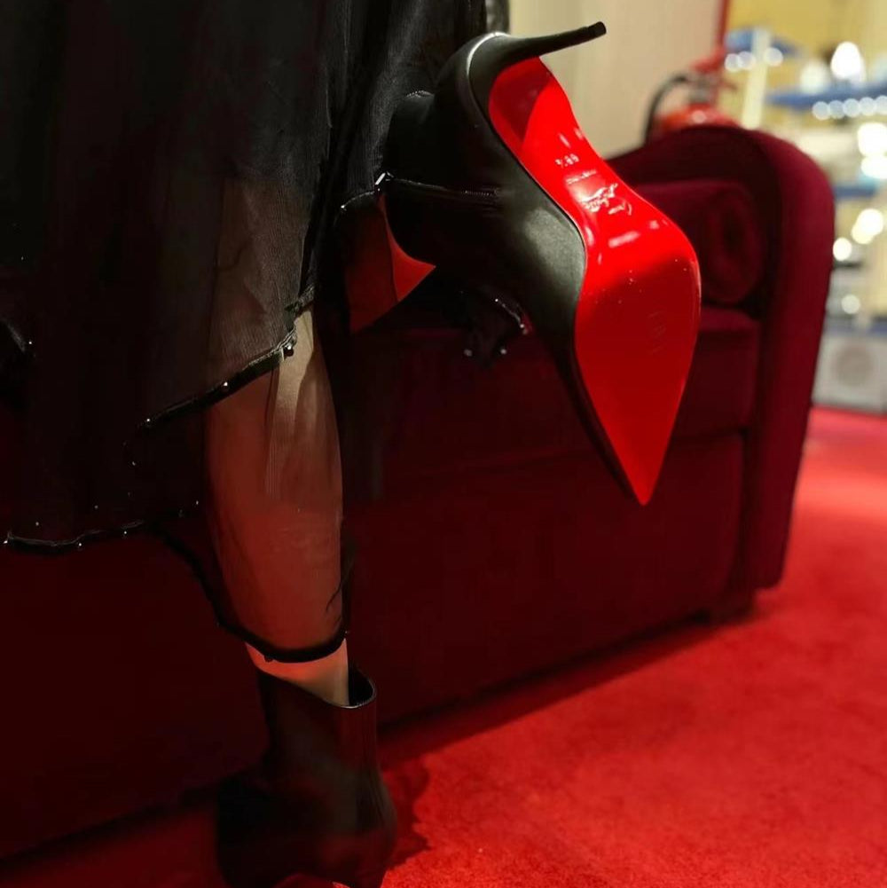 black-red-bottom-ankle-bottom
