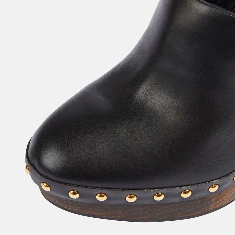 black-slingback-wooden-heel-clogs-toe-closeup