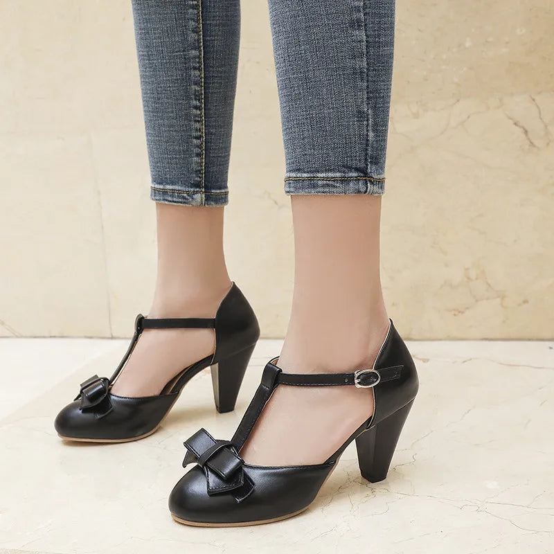 black-vintage-t-strap-heels-model