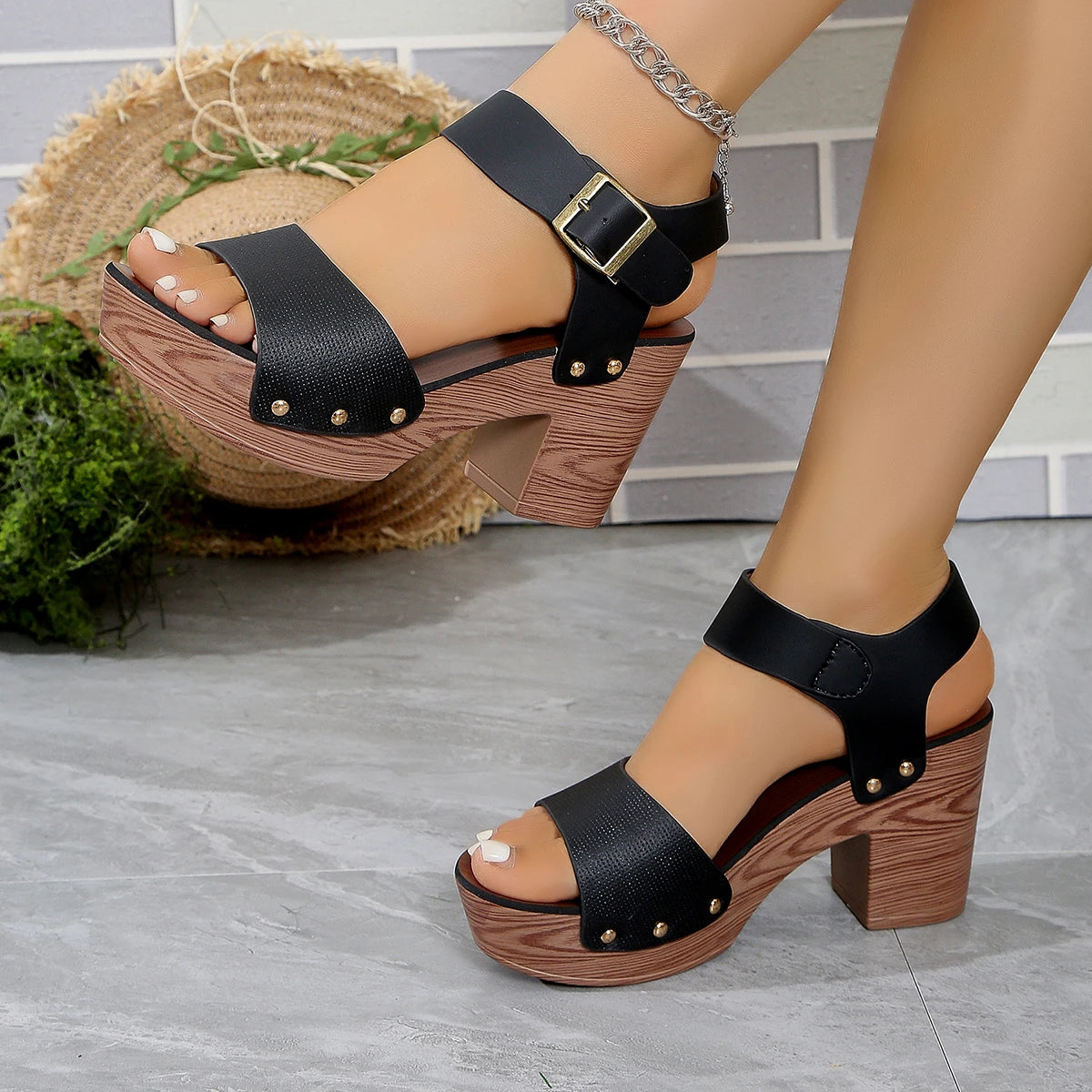 blak-sandals-with-wooden-heels-faux-wood-model