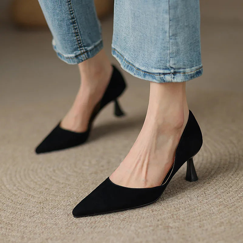 dorsay-kitten-heels-black-top-angle