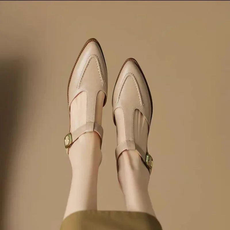 t-strap-vintage-heels-beige-wearing