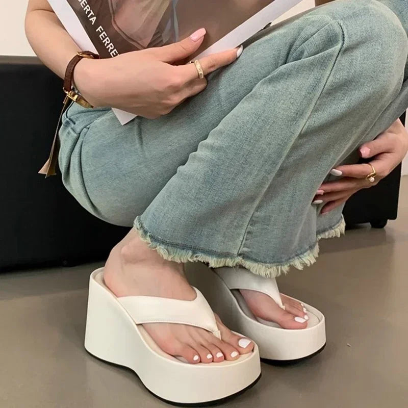 white-flip-flops-with-wedge-heel-model
