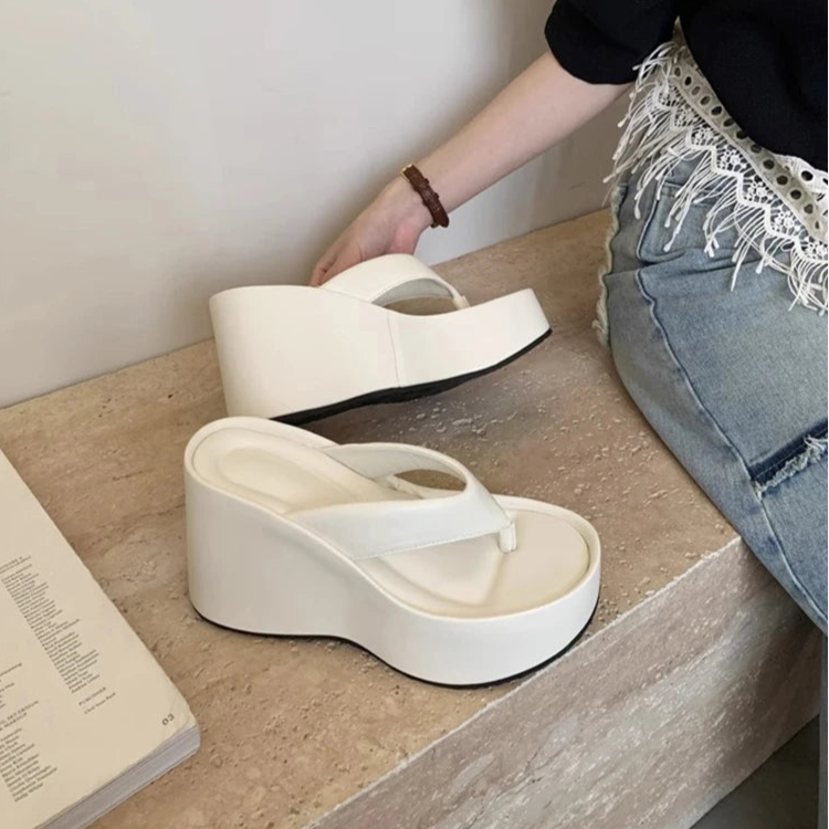 white-flip-flops-with-wedge-heel-side
