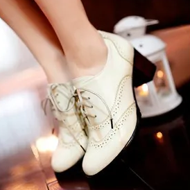 womens-retro-oxford-heels-white-pair