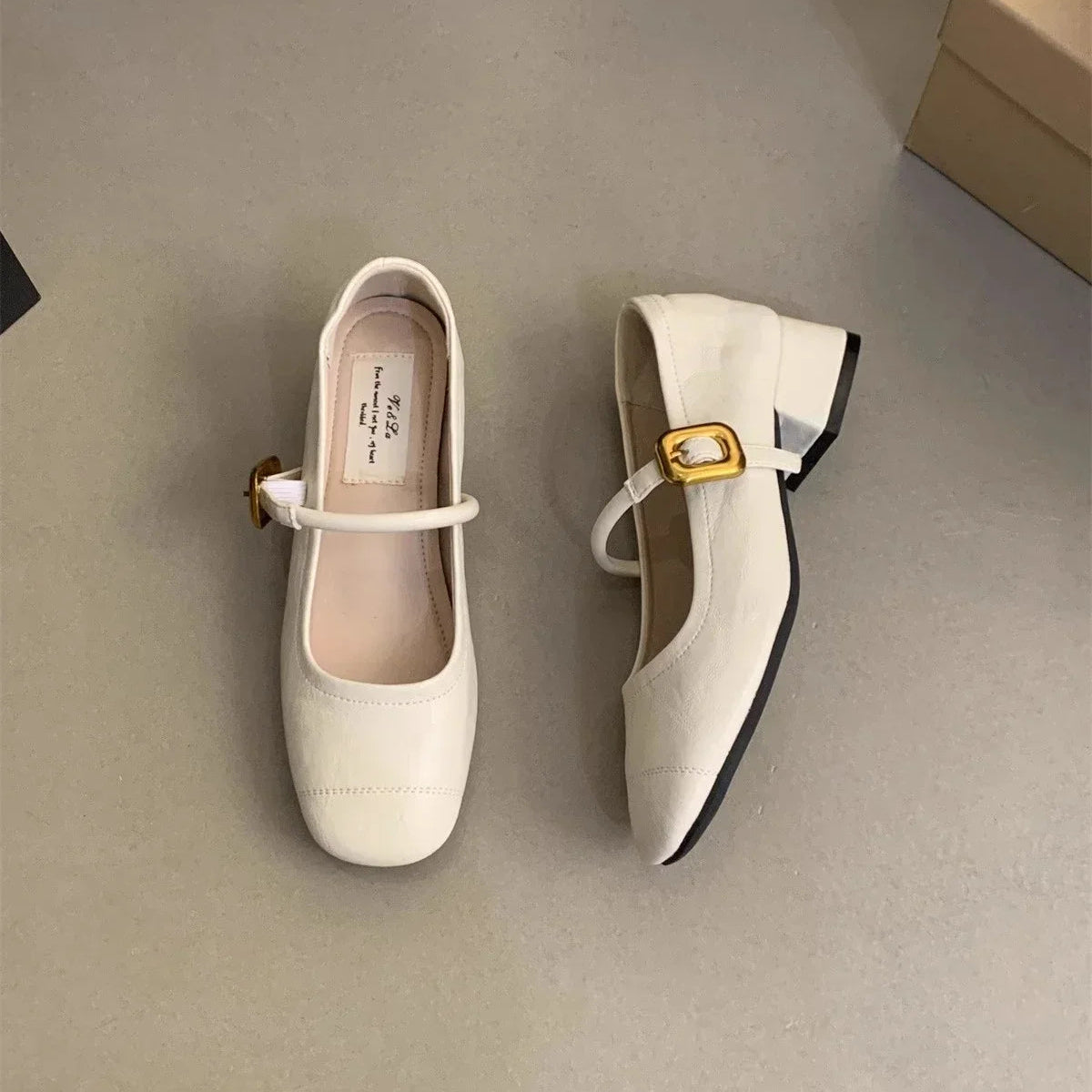 womens-summer-low-heel-vintage-mary-jane-shoes-pair-white